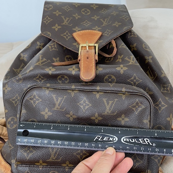 lululemon belt bag pink fleece SO CUTE!  pink mist/gold fleece belt bag! @lululemon #lululemon  #lululemoncreator #lululemonfleecebeltbag #pinkbeltbag #everywherebeltbag  #fleecebeltbag #lululemonpinkmist